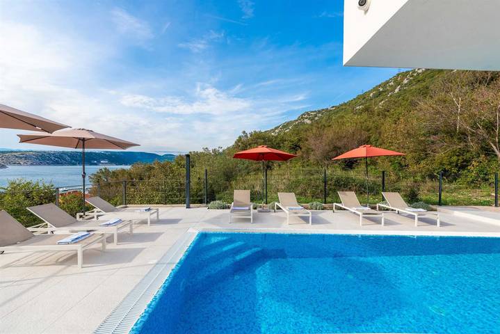 Ferienhaus mit meerblick für 12 Personen, mit Balkon/Terrasse und Terrasse sowie Garten und Pool in Kvarner Bucht - 3