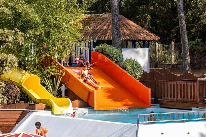 Parc de vacances pour 2 personnes, avec piscine en Charente-Maritime