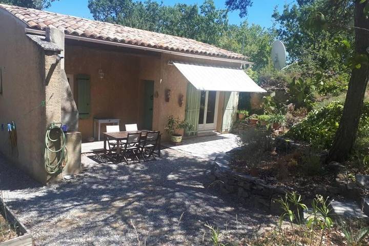 Location de vacances pour 6 personnes, avec terrasse ainsi que jardin et piscine à Villeneuve - 3