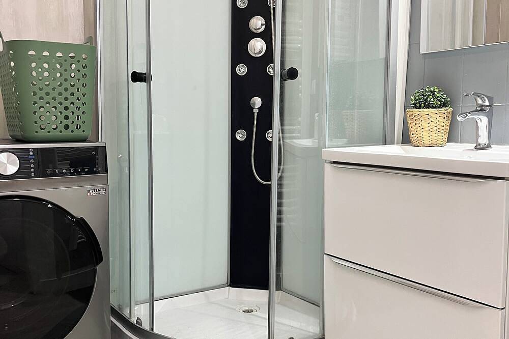 Entire apartment, Bright T3 apartment - downtown - parking in Dol-de-Bretagne, Saint-Malo region