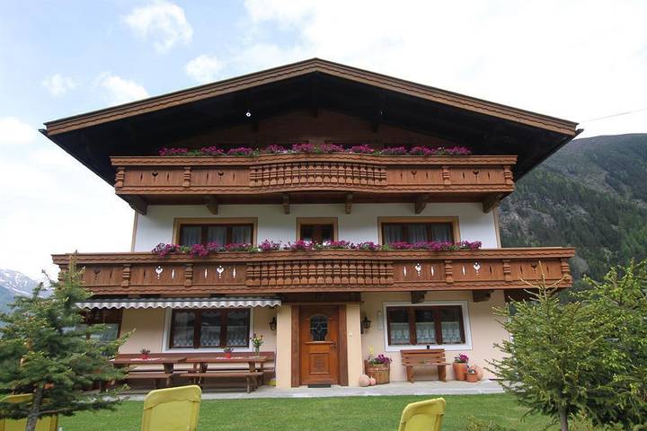 Ferienwohnung, mit Balkon und Terrasse sowie Garten in Umhausen - 2