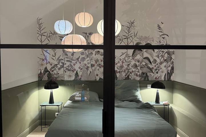 Stylish Loft in Bayeux Historic Center, 5m Ceilings, Glass Wall, 3 Bedrooms in Bayeux, Bayeux region