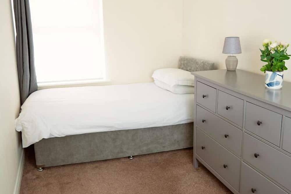 Hel lejlighed, Modern apartment in picturesque north Guernsey, by beautiful bay and Vale Castle in Guernsey