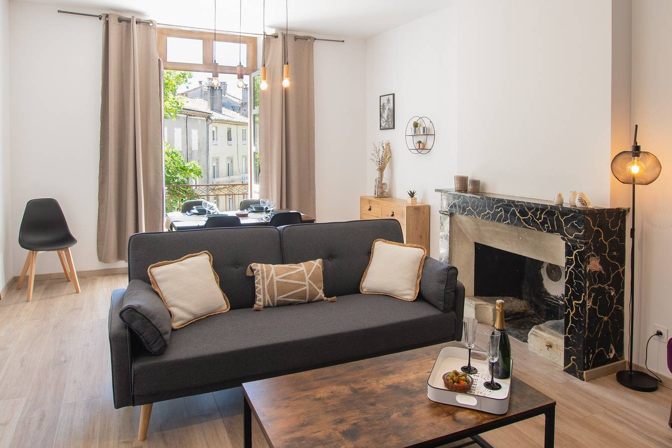 Ganze Wohnung, Gemütliche T4-Wohnung im Stadtzentrum mit Wlan und Klimaanlage in Aubenas, Ardèche