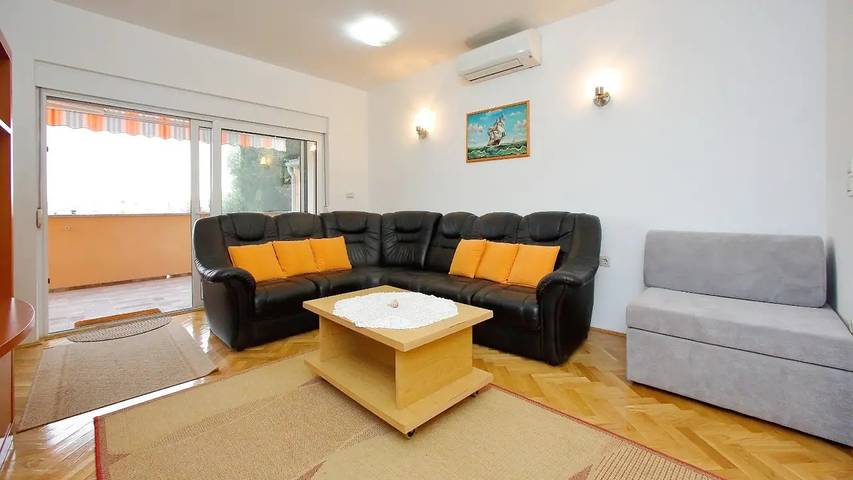 Gîte pour 5 personnes, avec terrasse à Bibinje - 2