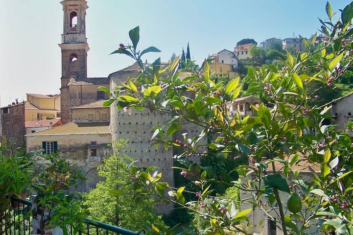 Ferienwohnung für 7 Personen, mit Terrasse und Garten in Dolcedo