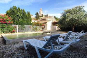 Gîte pour 8 personnes, avec terrasse et piscine à Chamaret