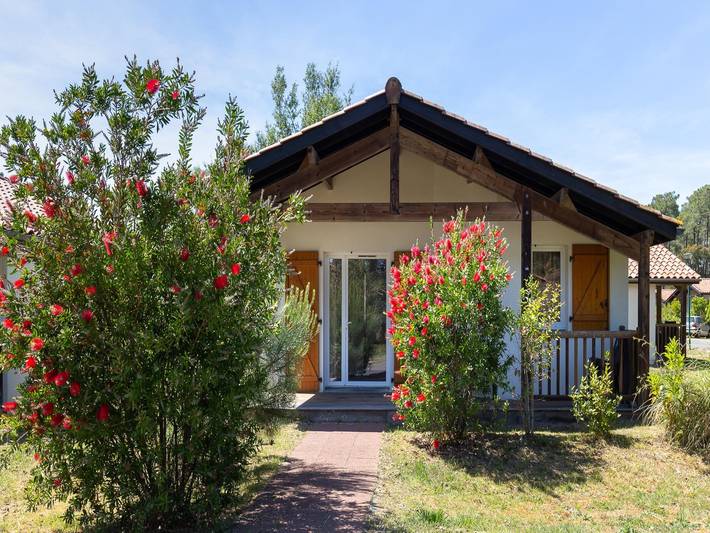 Appartement de vacances pour 8 personnes, avec balcon/terrasse ainsi que terrasse et piscine, adapté aux familles