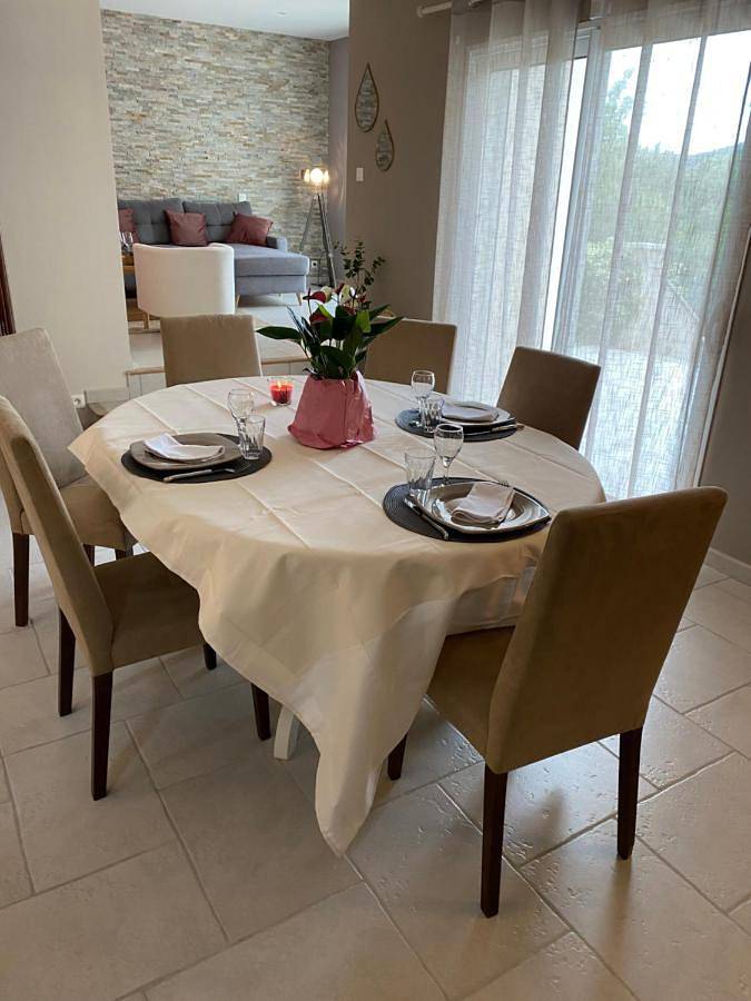 Location de vacances pour 6 personnes, avec balcon et jardin ainsi que jacuzzi et piscine à Saint-Jean-du-Pin - 4