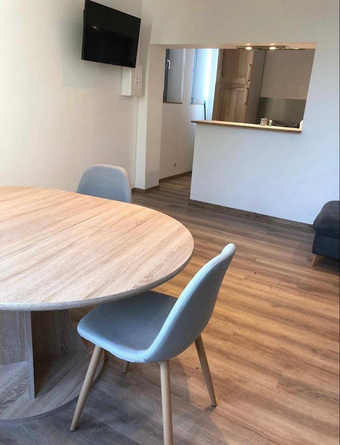 Appartement entier, One-Bedroom Apartment in Néris-les-Bains, Région de Montluçon
