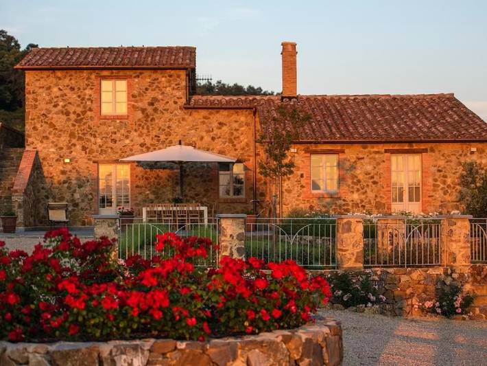 Casa vacanza per 9 persone, con piscina e giardino, con animali domestici a Acquapendente