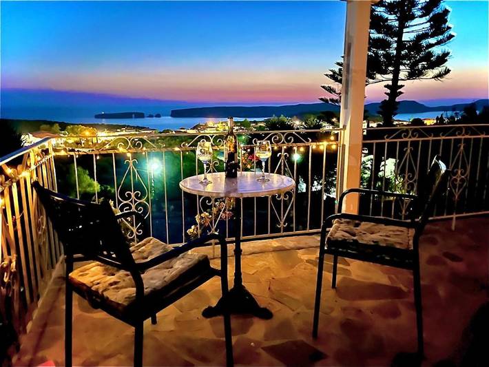 Location de vacances pour 7 personnes, avec vue et jardin dans Pýlos