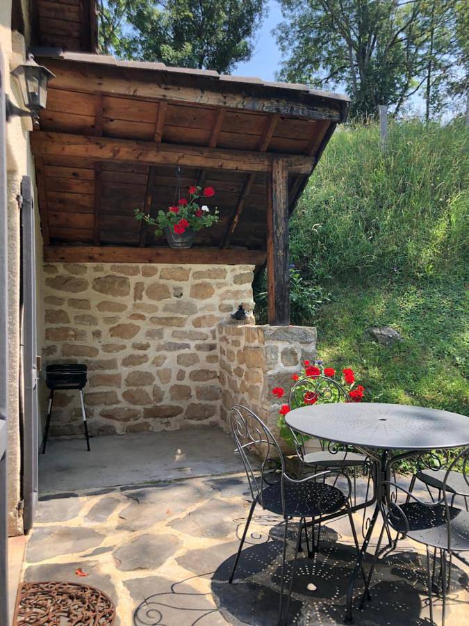 Location de vacances pour 4 personnes, avec jardin ainsi que piscine et vue à Rosières - 2