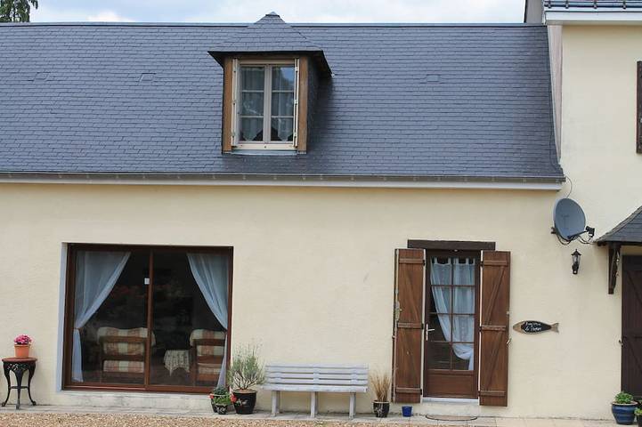 Gîte pour 6 personnes, avec jardin et piscine, animaux acceptés à Dénezé-sous-le-Lude