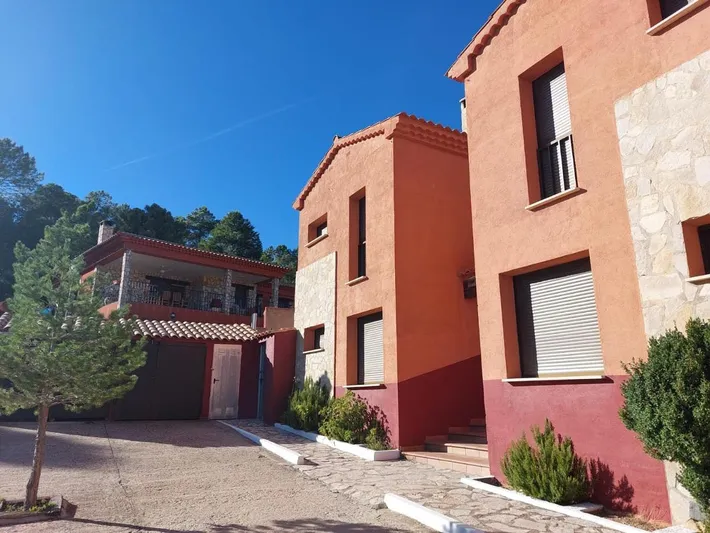 Casa de vacaciones para 4 personas, con piscina y jardín además de vistas y balcón - 1