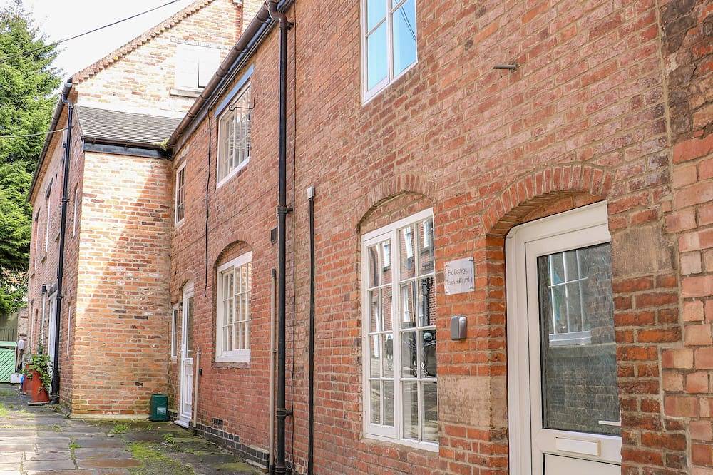 End Cottage in Ashbourne in Ashbourne, Derbyshire