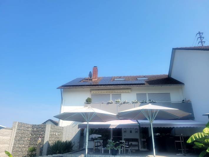 Appartement entier, Appartement de vacances 'Weitblick' avec vue sur les montagnes, balcon et Wi-Fi in Reute, Forêt-Noire du Sud