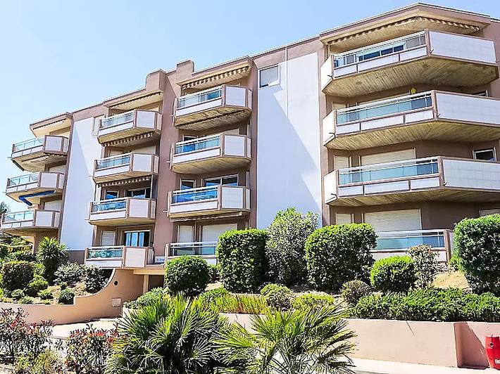 Gîte pour 4 personnes, avec terrasse dans Plage Des Tamaris Cavalaire Sur Mer - 2
