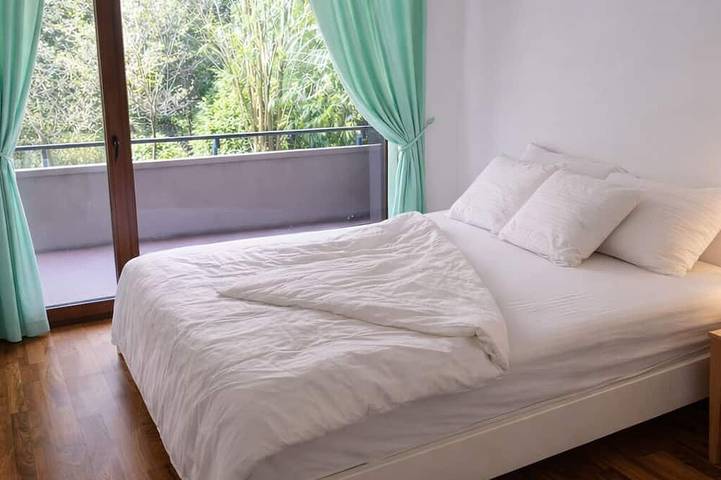 Ganze Wohnung, Cozy Lugano Retreat with Attractions & Beach Access in Paradiso, Luganersee