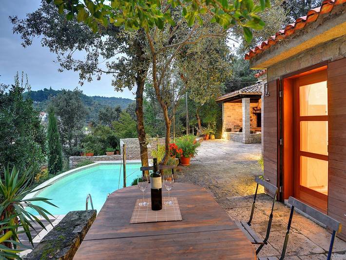 Ferienhaus für 5 Personen, mit Terrasse und Pool