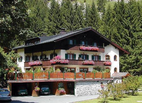 Ferienwohnung für 4 Personen, mit Balkon und Terrasse sowie Garten