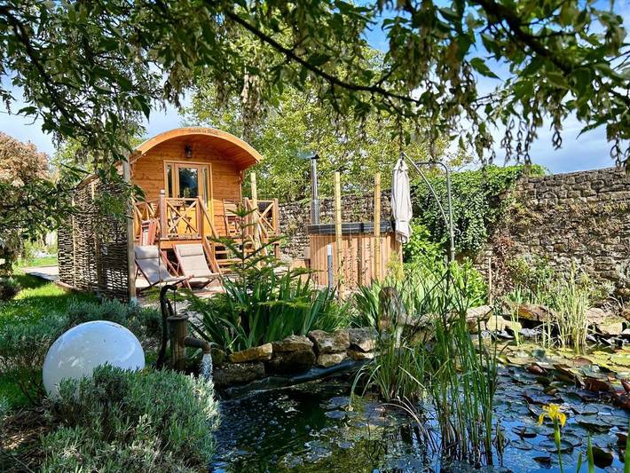 Camping pour 4 personnes, avec Jacuzzi et Terrasse ainsi que Jardin et Vue