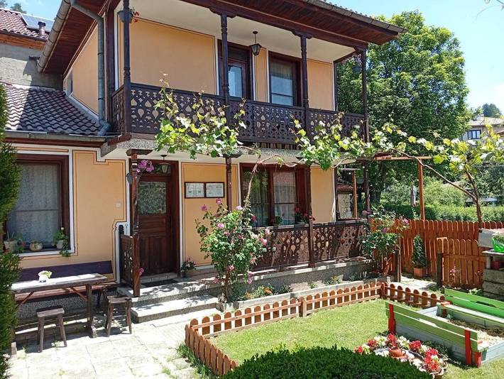 Maison d’hôte pour 3 personnes, avec Balcon et Terrasse ainsi que Jardin et Vue à Koprivchtitsa