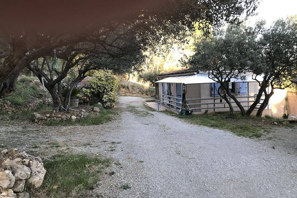 Appartement entier, Charmant  studio entièrement neuf à la campagne in Salernes, Région de Draguignan
