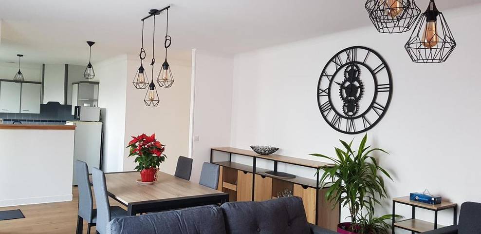 Gîte pour 10 personnes, avec jardin dans La Varenne