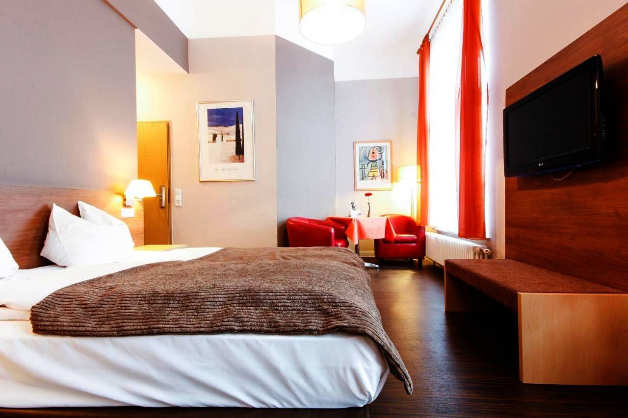 Hotel am Tiergarten in Karlsruhe, Równina Renu