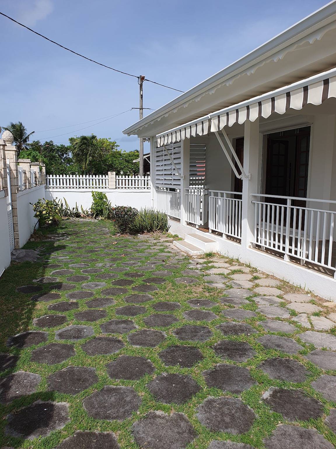 Maison spacieuse à Petit Canal, 104 m², proche sites historiques in Petit-Canal, Guadeloupe