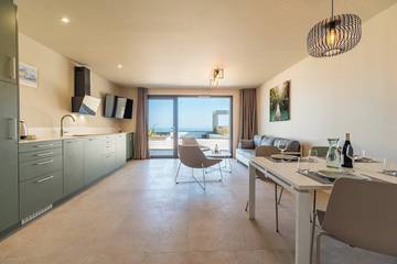 Gîte pour 4 personnes, avec jardin dans Les Rosaires