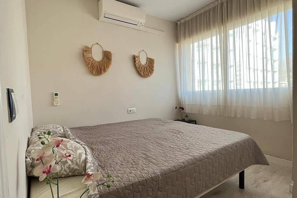 Entire apartment, Front Row Harbor / Beach modern apartment in Benalmádena Costa, Benalmádena