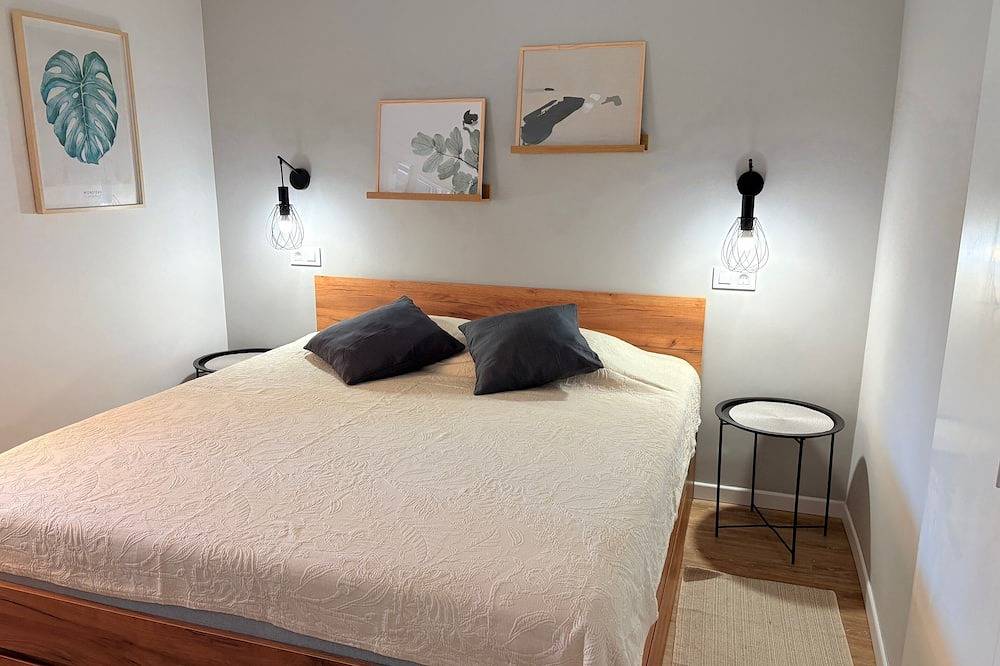 Maison entièrement rénovée, plage+ville accessibles à pied, piscine, vue mer, 4P in Roca Grossa, Lloret de Mar