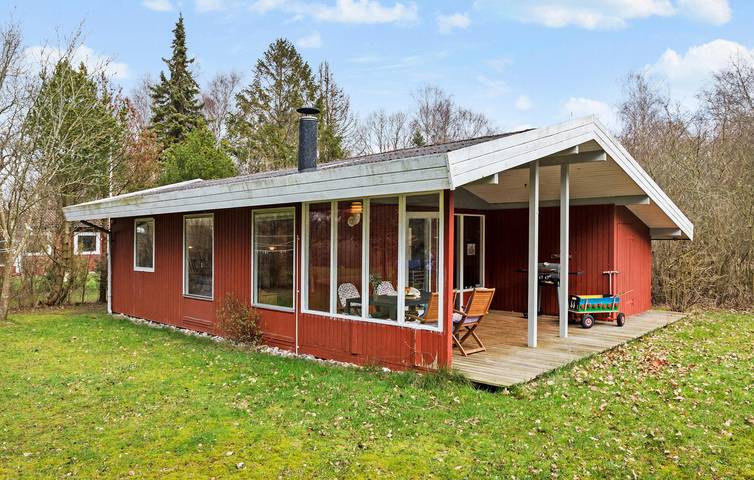 Ferieudlejning for 6 personer, med Terrasse og Have i Nysted