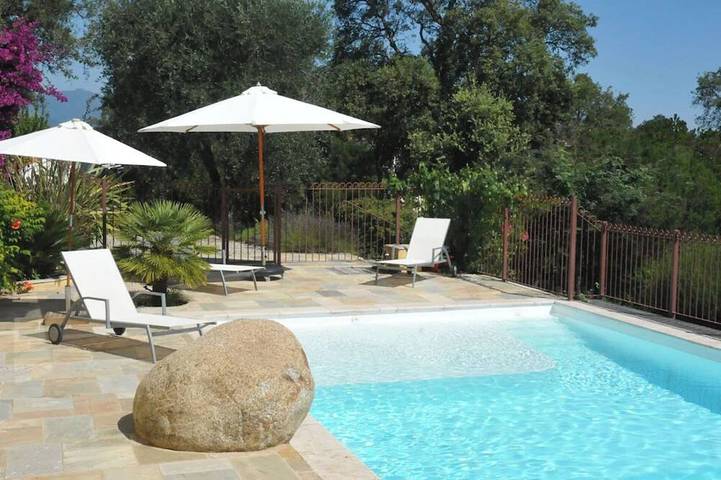 Location de vacances pour 15 personnes à Linguizzetta