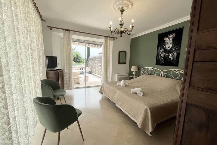 Location de vacances pour 12 personnes, avec piscine et balcon à Cornillon - 2