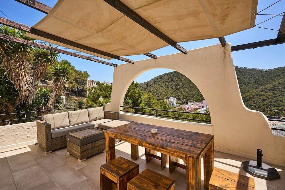 Entire apartment, Apartment no. 5, 1 bedroom, 1 bathroom in Cala Llonga, Santa Eulària des Riu