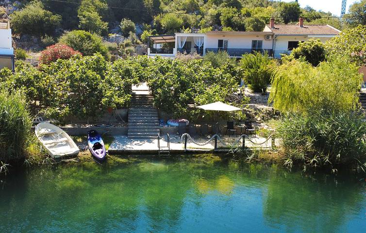 Ganze Ferienwohnung, Modernes Apartment mit 2 Schlafzimmern und Terrasse in der Nähe der Küste von Ploče und des Sees in Dubrovnik-Neretva