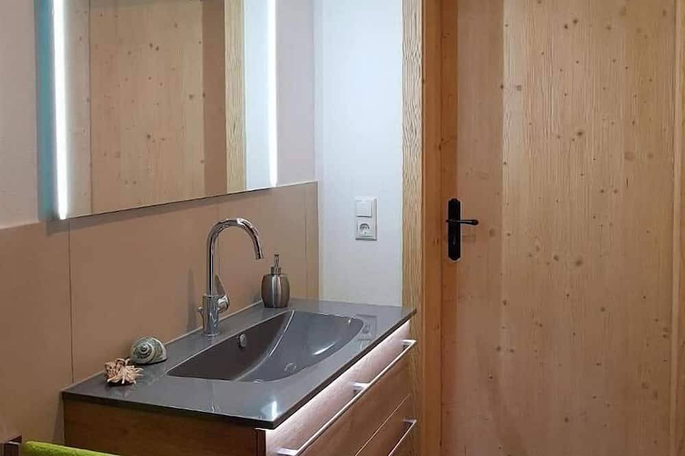 Ganze Wohnung, Feriendomizil mit Zirbenholz gestaltet. Sauna und großzügige Terrasse. in Zachenberg, Ostbayern