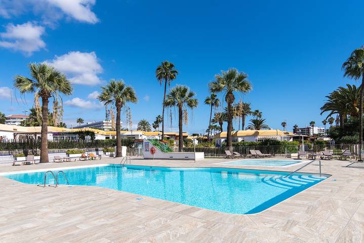 Appartamento vacanze per 4 persone, con terrazza e piscina, adatto a famiglie con bambini - 1