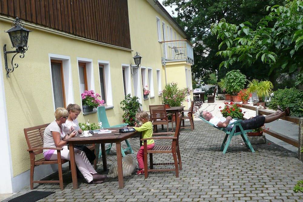 Ganze Wohnung, Rollstuhlgeeignetes Feriendomizil (60qm) auf Bauernhof mit vielen Freizeitmöglichkeiten in Schwarzenbach am Wald, Landkreis Hof