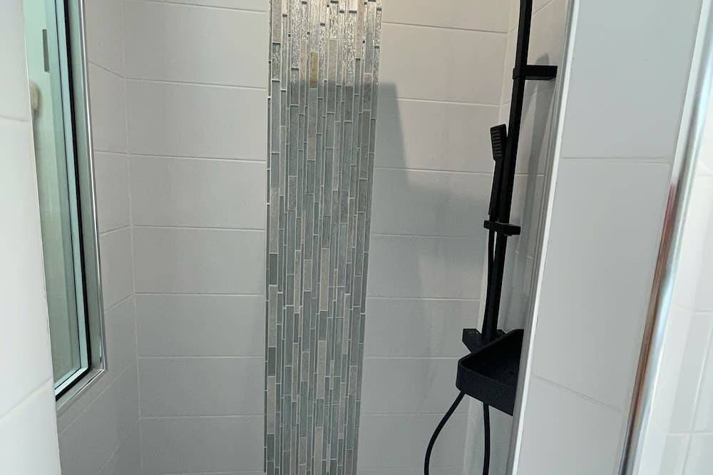 3-star Belles Pierres near the canal in Roubia, Region de Narbonne