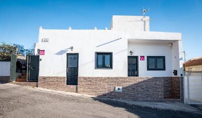 Gîte pour 2 personnes, avec terrasse dans Los Menores
