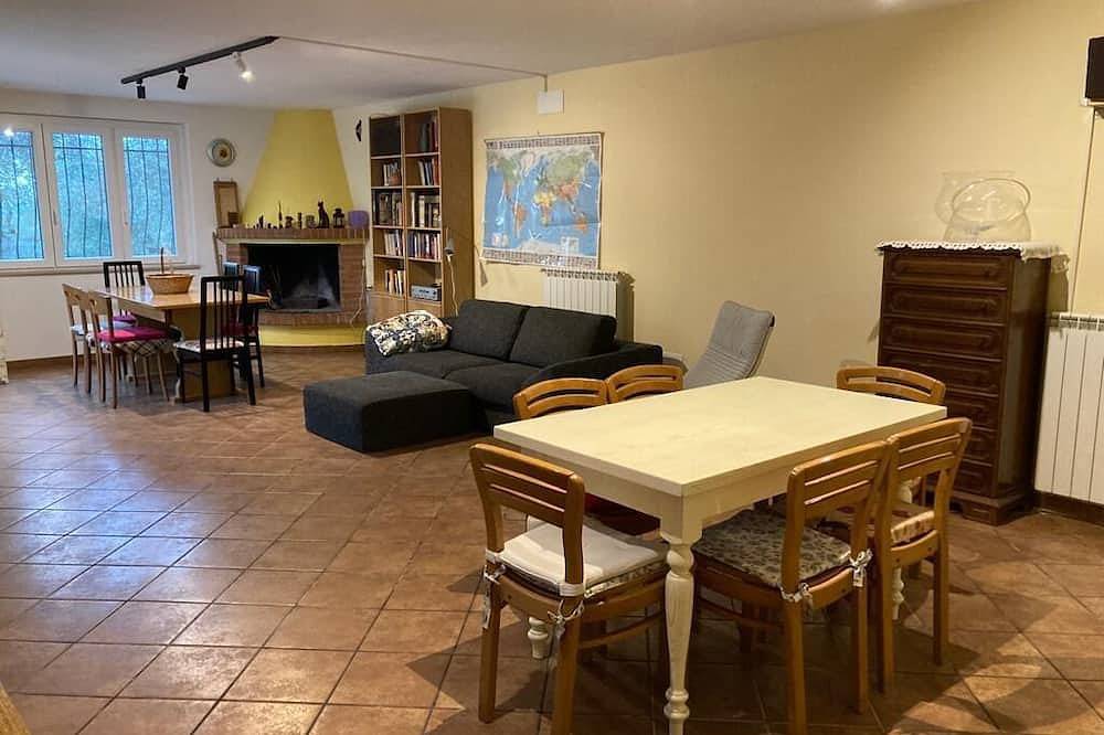 Villa 3 bedrooms two bathrooms large living room with Full-optional kitchen and Bbq in Moscufo, Pescara Province