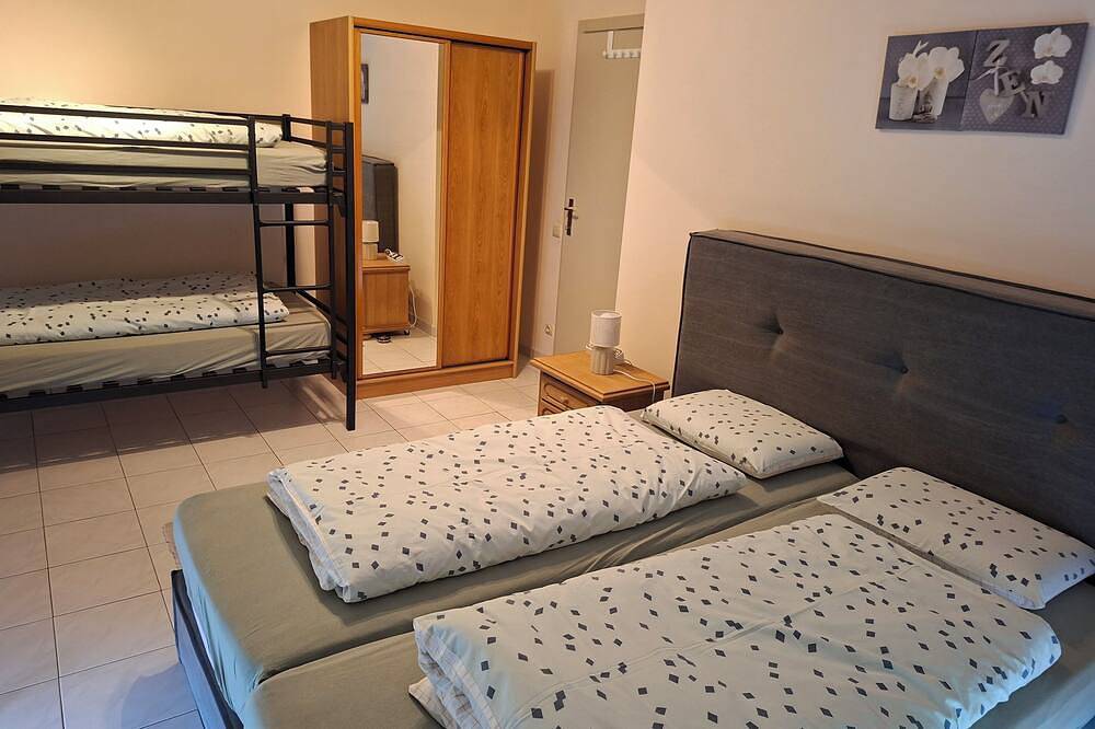 Geheel appartement, Vakantiewoning 't Vergezicht Bevind zich in de buurt van wandel- en fietsroutes in Schorisse, Maarkedal