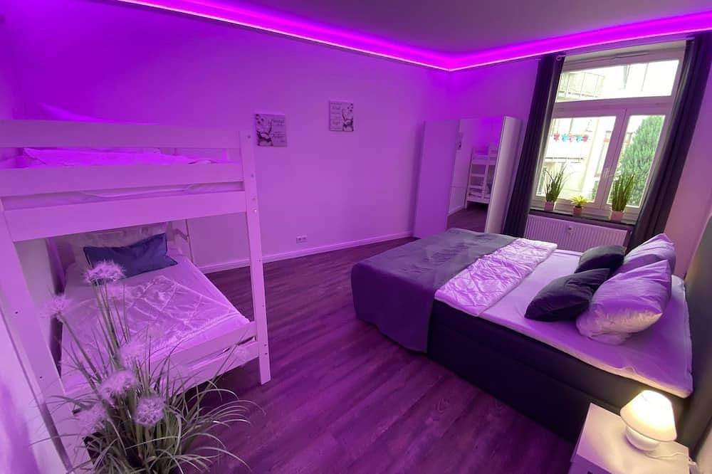 Ganze Wohnung, Krabbennest Ferienwohnung mit Whirlpool und Infrarotsauna - Krabbennest in Stadtmitte Rostock, Rostock