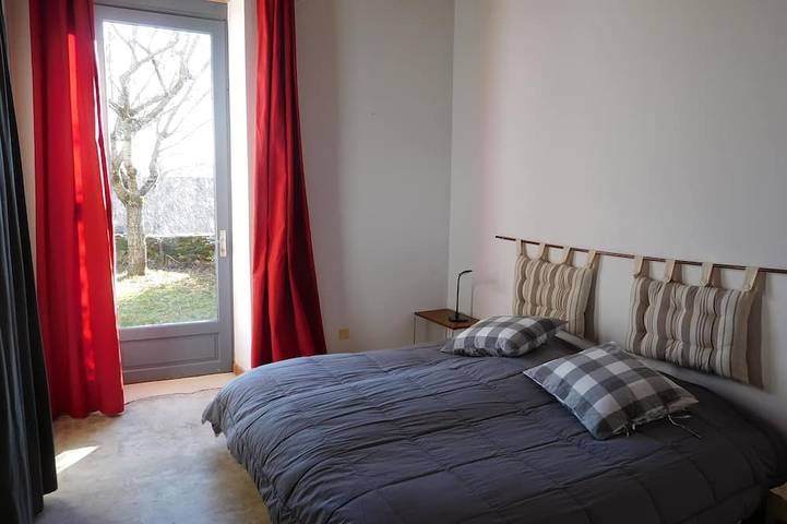 Location de vacances pour 12 personnes, avec jardin à Altillac - 2