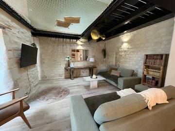 Gîte pour 8 personnes, avec jardin et jacuzzi à Ligré