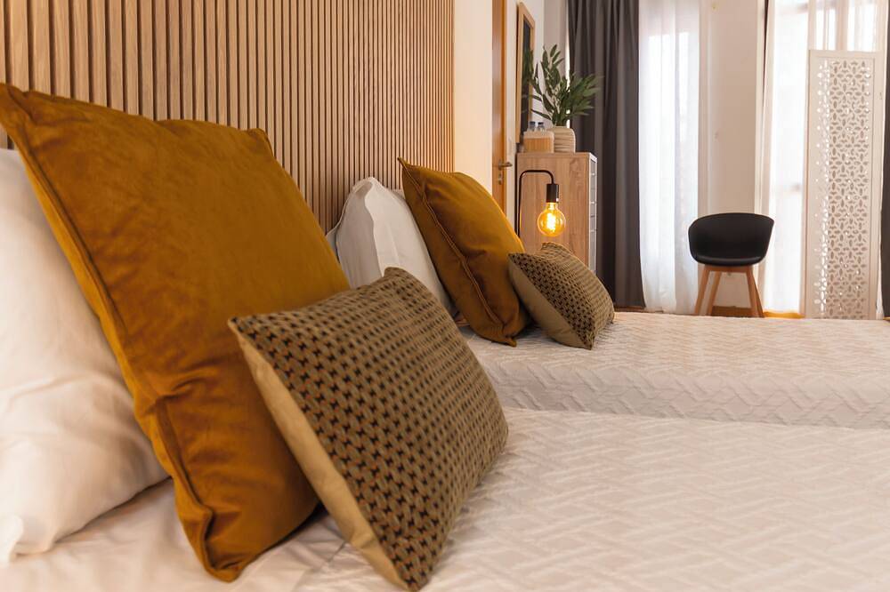 Central Guesthouse - Triple room with private bathroom in São Miguel Island, Ponta Delgada